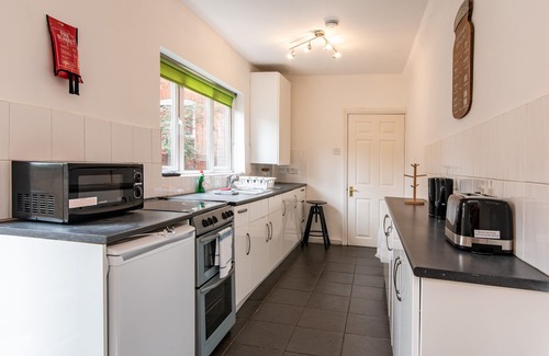 Walsall Casa | Lumley House - Delightful 2BR Terraced House near Birmingham