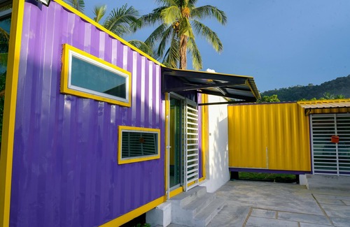 Lumut Cabina | Lumut Cube Container / Cabin Stay Near Terminal de embarcadero de la isla de Pangkor