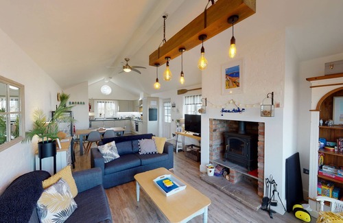 Filey Casa | Luna Azul - a beach house that sleeps 8 guests in 3 bedrooms