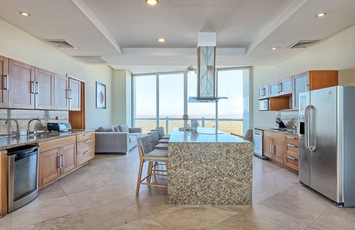 Puerto Peñasco Condominio | Luna Blanca 1203 by Kivoya