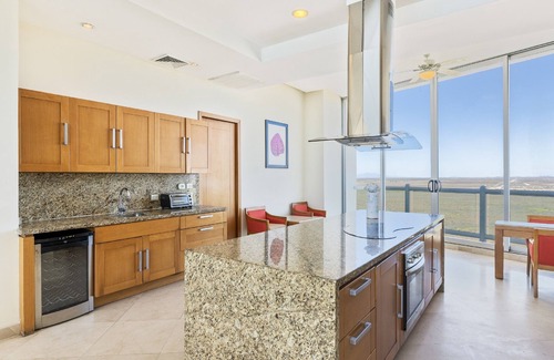 Puerto Peñasco Condominio | Luna Blanca 1203 by Kivoya