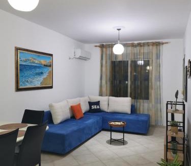 Shkembi i Kavajes Apartamento | Luna Mare Apt