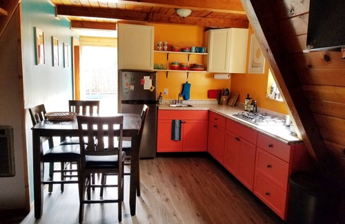 Bodfish Cabaña | ▲ Lunar Landing ▲ Pet friendly, colorful A-Frame cabin with barrel sauna