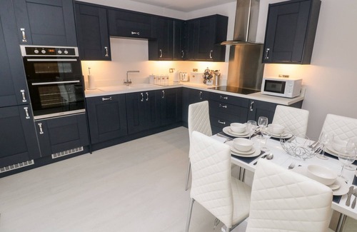 Kilgetty Cabaña | Lunaroxx, 6 Meadow Gardens, Kilgetty