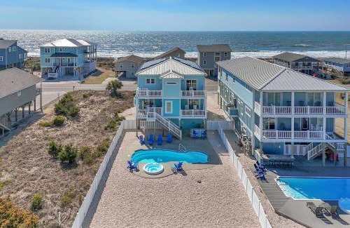 Long Beach Casa | Lunas by Oak Island Accommodations