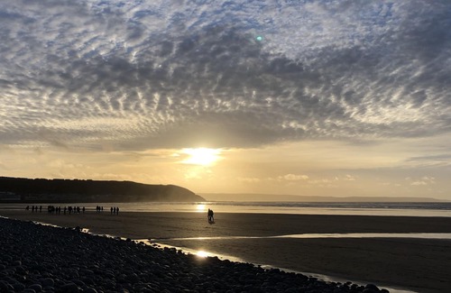 Westward Ho Cabaña | LUNDY LOOKOUT Westward Ho! (no Buckleigh)