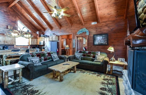 Branson Cedars Cabina | Lunker Logia espera su familia