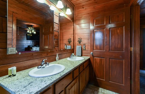 Branson Cedars Cabina | Lunker Logia espera su familia