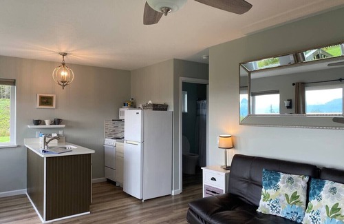 Buffalo Soapstone Cabaña | Lupine Cottage - Alaska at your doorstep!