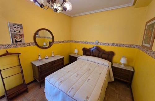 Distrito Oeste Apartamento | LUR Gijón - Espacioso alojamiento de 3 hab en La Calzada - VUT-7016-AS