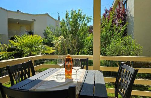 Ishem Villa | Lura 1 Holiday House 235