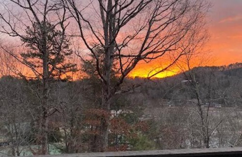Lake Lure Casa | Lure Me Inn - WALK to all resort amenities
