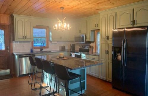 Lake Lure Casa | Lure Me Inn - WALK to all resort amenities