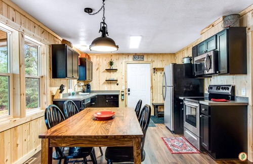 Conover Cabina | Lured Den - Private Lakefront Cottage - NEW HOT TUB!