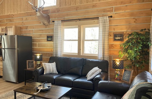 Birdseye Cabina | Lured to the Lake Cabin near Patoka - Hot tub and Creek!