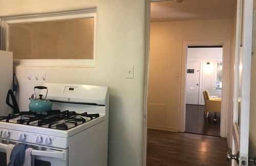 Larchmont Casa | Lush 2x2 Bungalow w/ yard near Larchmont Village!
