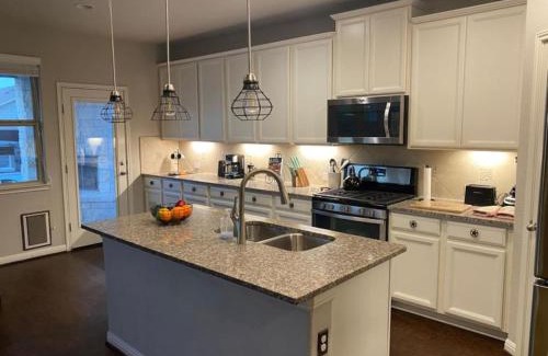 San Antonio Casa | Lush 4BR, Large Bckyd, Hot Tub (Tal)
