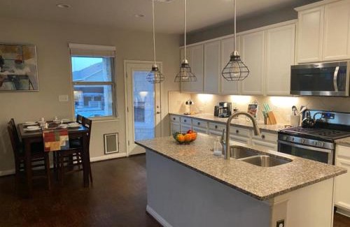 San Antonio Casa | Lush 4BR, Large Bckyd, Hot Tub (Tal)