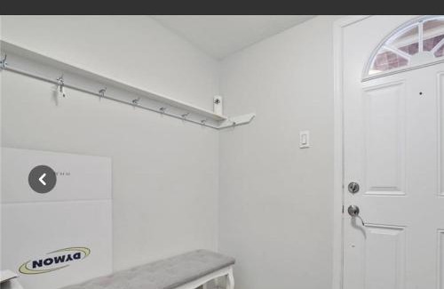 Ottawa Division Casa | Lush Abode! Close to ottawa airport.2 spacious bedrooms