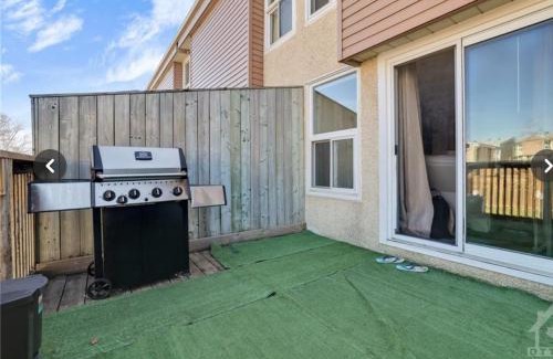 Ottawa Division Casa | Lush Abode! Close to ottawa airport.2 spacious bedrooms
