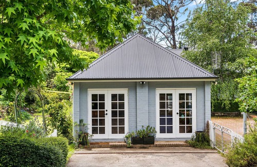 Colo Vale Apartamento | Lush and Charming Country Escape, Stunning Gardens