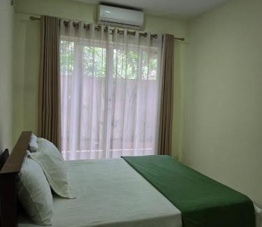 Thalawatugoda Apartamento | Lush Lakeside Nature's Nook
