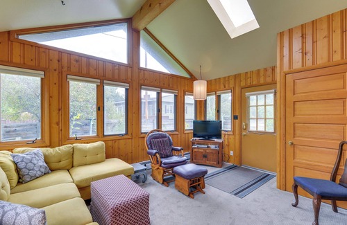 Lander Apartamento | Lush Lander Apartment w/ Sunroom, Sauna & Grill!