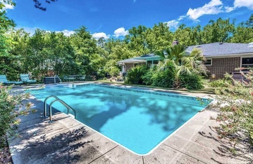 North Augusta Casa | Lush Masters Hideaway w HEATED Pool! Charming 3-bedroom House In North Augusta.