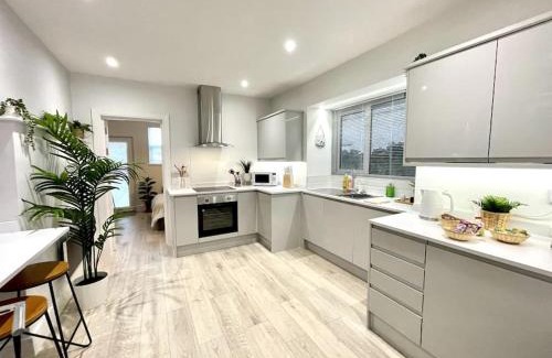 Porthcawl Apartamento | Lush Porthcawl Large Spacious 2 bedroom Apt, Parking, Garden access, Prime Location