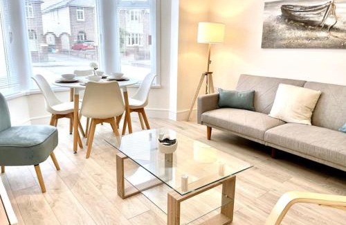 Porthcawl Apartamento | Lush Porthcawl Large Spacious 2 bedroom Apt, Parking, Garden access, Prime Location