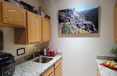 Southwest Colorado Springs Casa | Lush setting, minutes to downtown Colorado Springs