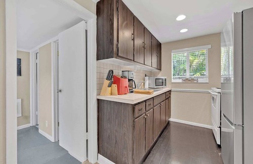 Central Oakland Park Casa | Lush Tropical Garden Home