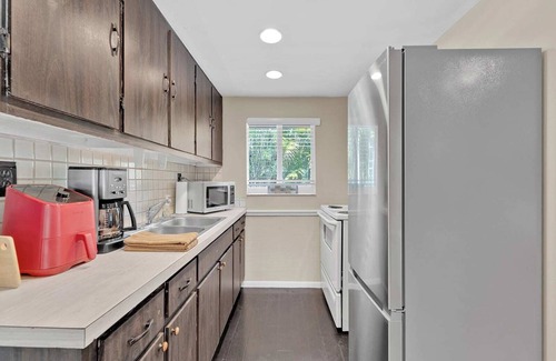 Central Oakland Park Casa | Lush Tropical Garden Home