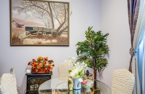 Vallejo Casa | Lush Vallejo Cottage - 20 Mi to Napa Wineries