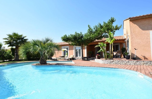 Rodilhan Casa | Lush Villa in Pierrerue with Private Pool & Centre Nearby
