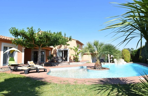 Rodilhan Casa | Lush Villa in Pierrerue with Private Pool & Centre Nearby