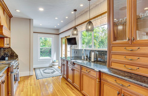 Old Northwood Casa | Lush West Palm Beach Getaway w/ Backyard Oasis!