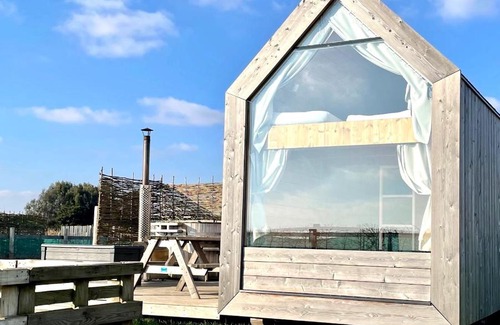 Brightlingsea Casa | Lushna 6 Petite at Lee Wick Farm Cottages & Glamping