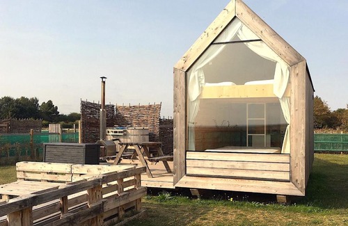 Brightlingsea Casa | Lushna 6 Petite at Lee Wick Farm Cottages & Glamping