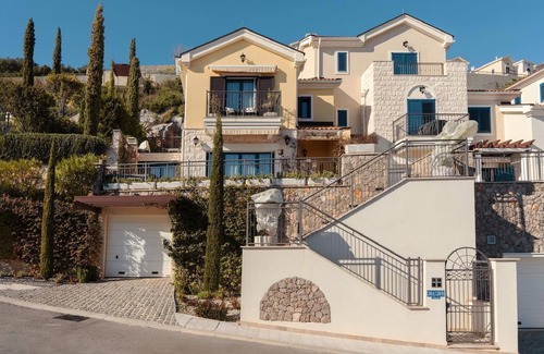 Seoca Casa | Lustica Bay Luxury 2-bedroom townhome in awesome Radovići.