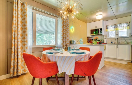 Southwest Minneapolis Casa | Lustron of the Lakes: Retro MCM Gem in Tangletown