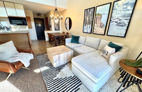 Lutsen Apartamento | Lutsen Mtn Condo Ski in Ski out Pool Hot Tub Fitness