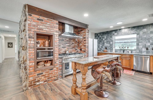 Bearss Plaza Casa | Lutz Home w/ Game Room: 7 Mi to Adventure Island!