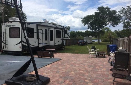 Lutz Casa | Lutz Lake Resort Style House