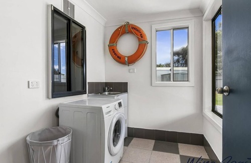 Silver Sands Casa | Luv Shack by Wine Coast Holiday Rentals - Escape to gorgeous Silver Sands at Aldinga Beach and stay in your very own Luv Shack.