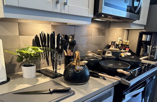 West End Apartamento | LUX 1BR 1B Apartment Near Old Town Alexandria