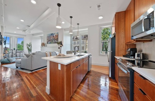 Mount Auburn Apartamento | Lux 1BR | Amazing Café & Views | Located near ALL