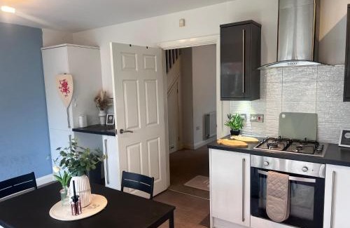 Levenshulme Casa | Lux 2 Bed Home in Manchester with Free Parking
