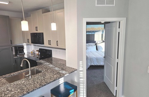 Lewisville Apartamento | Lux 2 Bedroom king+twin trundle room, Pool views