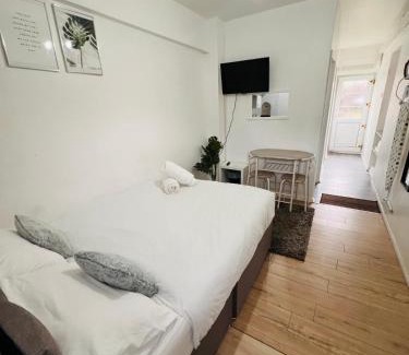 Ecclesfield Apartamento | LUX 2 Guests Studio FREE WIFI & PARKING Aroluchi Ville